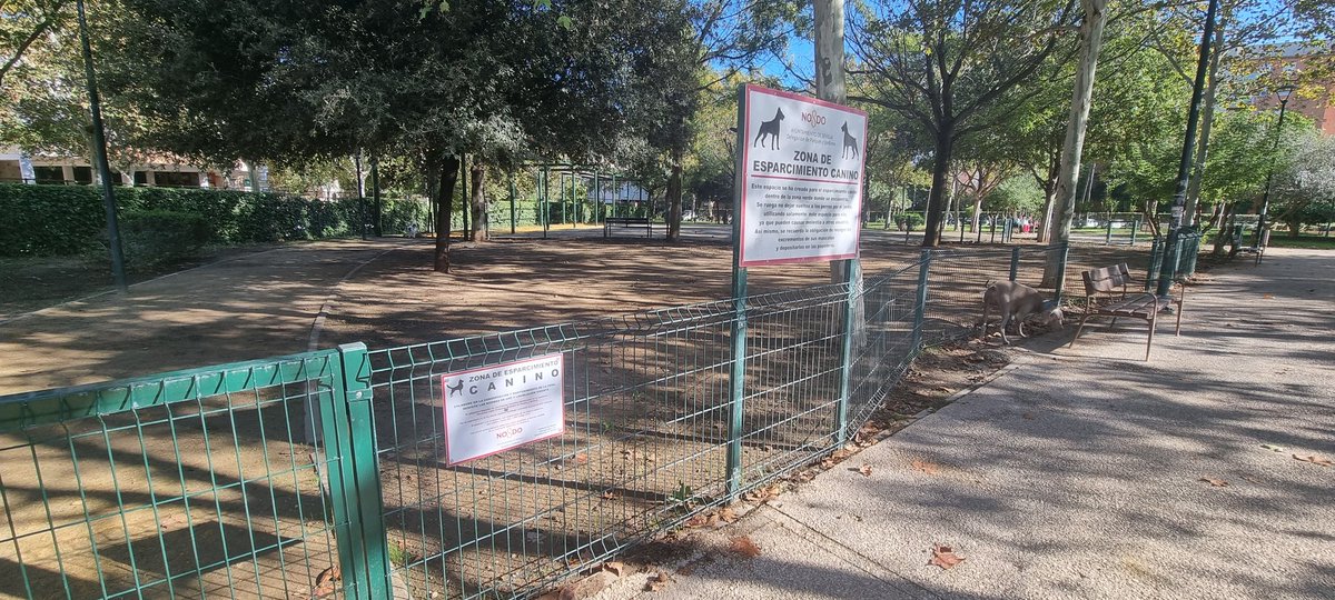 rosaledacanina's tweet photo. Señor @jlsanzalcalde ve justo y lícito que todo un Distrito tenga solamente el Parque Canino de la Agumore? Porque siendo la Rosaleda un parque tan grande hemos de desplazarnos hasta allí o a Miraflores? Acaso no hay un parque infantil en cada parque de Sevilla?@Ayto_Sevilla https://t.co/XpGQBJLq2b