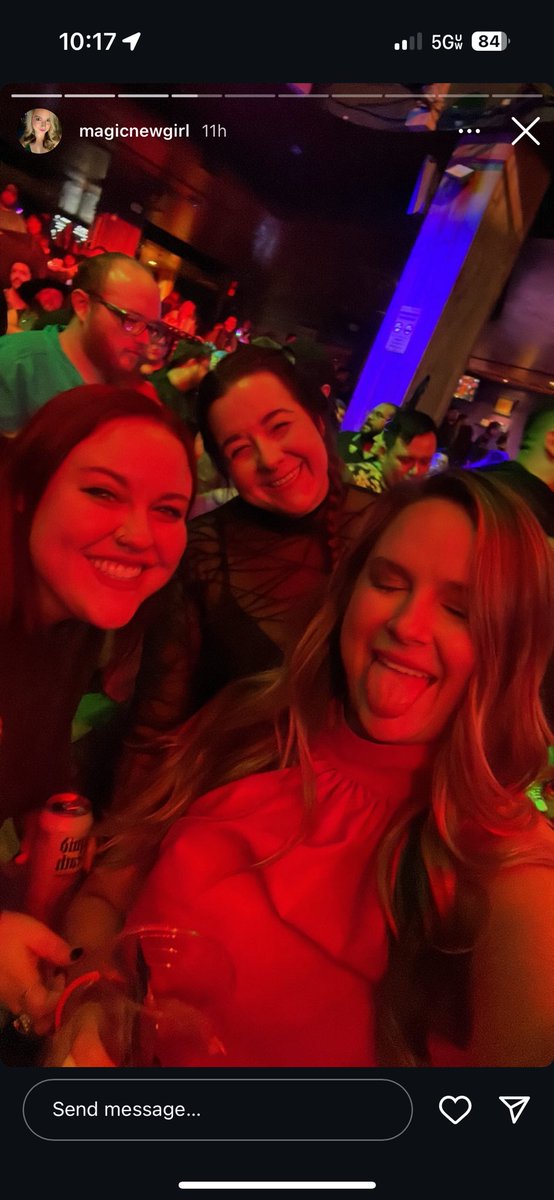 sarah jane 🌙 tweet media