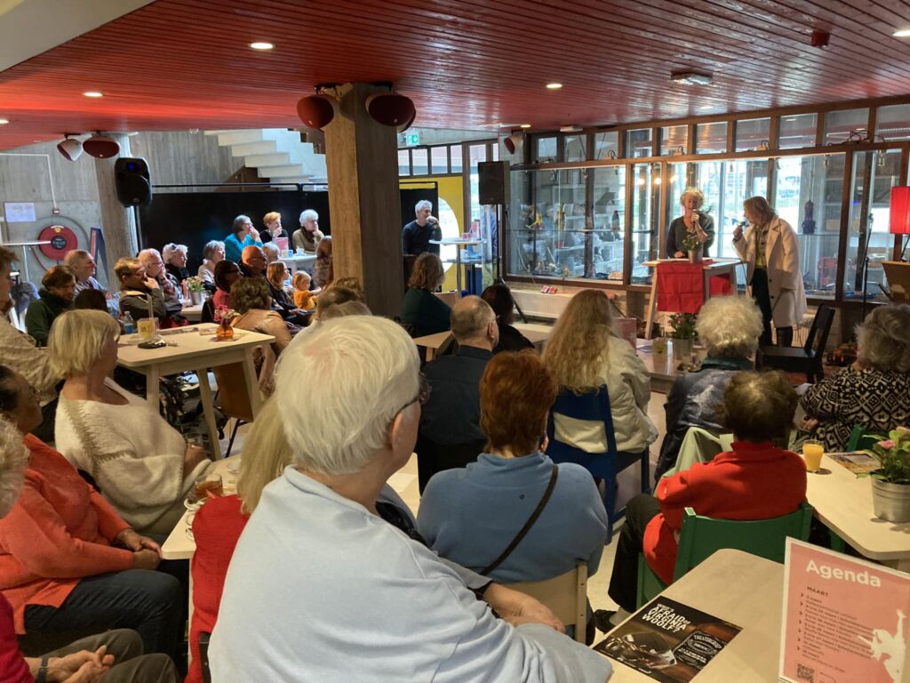 CultuurCafé - Gratis Evenement 
📅 Zondag 10 november 2024
⏰ 15:30 - 17:30 uur
📍 De Kubus, Lelystad

Kom naar het CultuurCafé voor een gezellige middag vol muziek 🎶, kunst 🖼 en inspiratie.
Toegang is gratis – dus kom langs en neem vrienden mee!

#CultuurCafé #Lelystad
