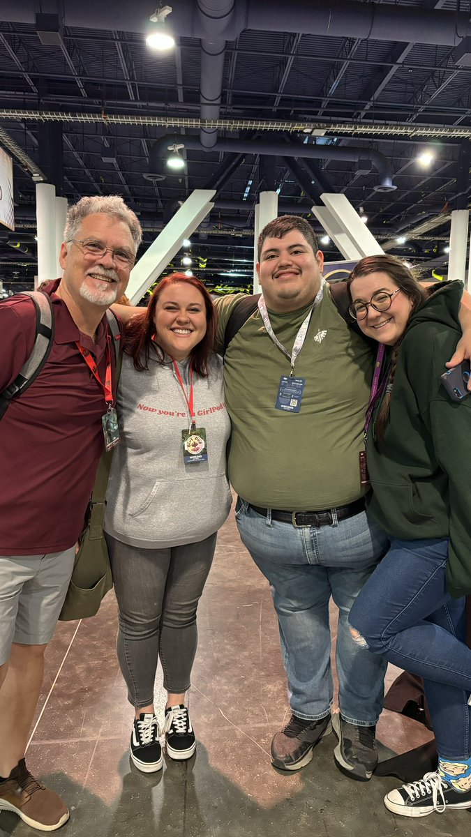 sarah jane 🌙 tweet media