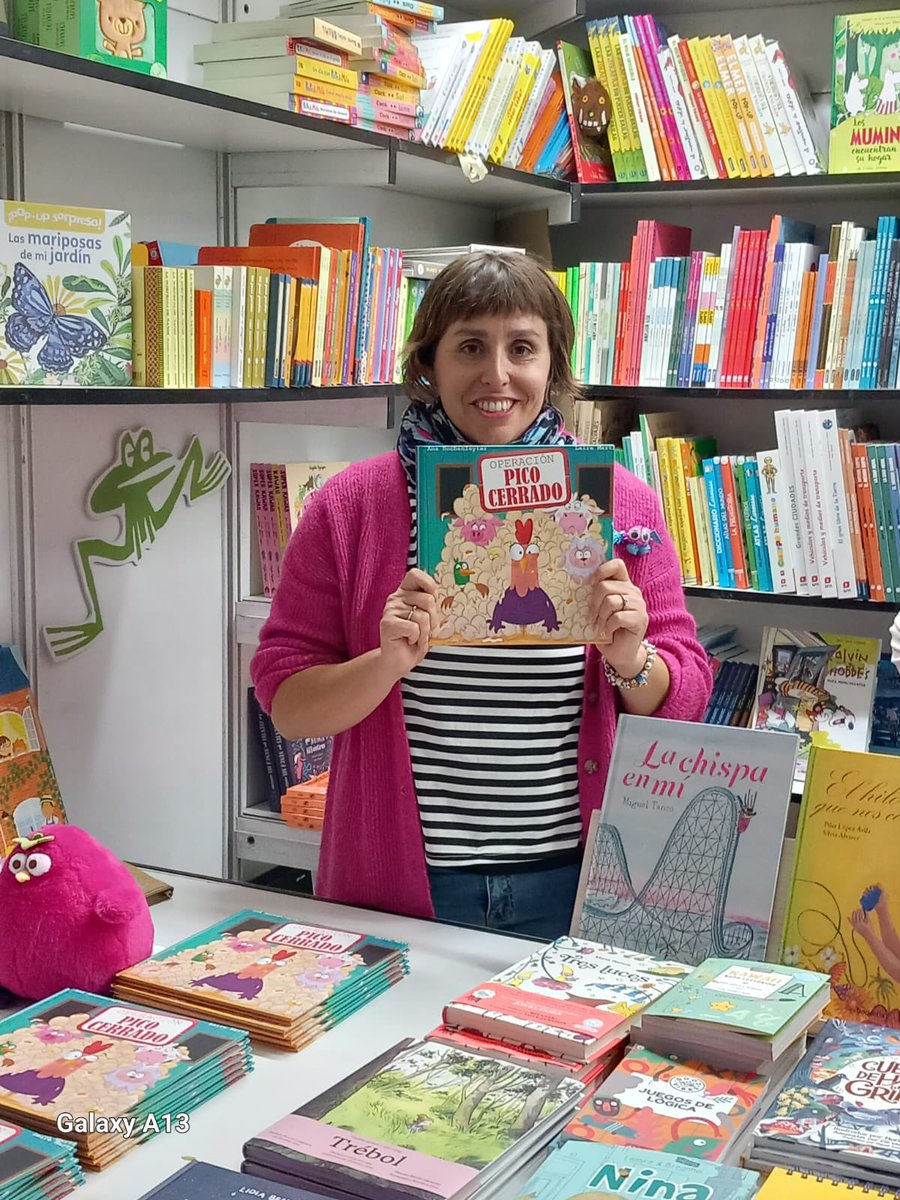 Primer fin de semana de <a href="/FLSevilla/">Feria Libro Sevilla</a> vivido y disfrutado 🤗

GRACIAS a toooooooodas y todos los que habéis pasado por la caseta 31 en busca de pequeños tesoros de papel ¡La segunda semana promete!