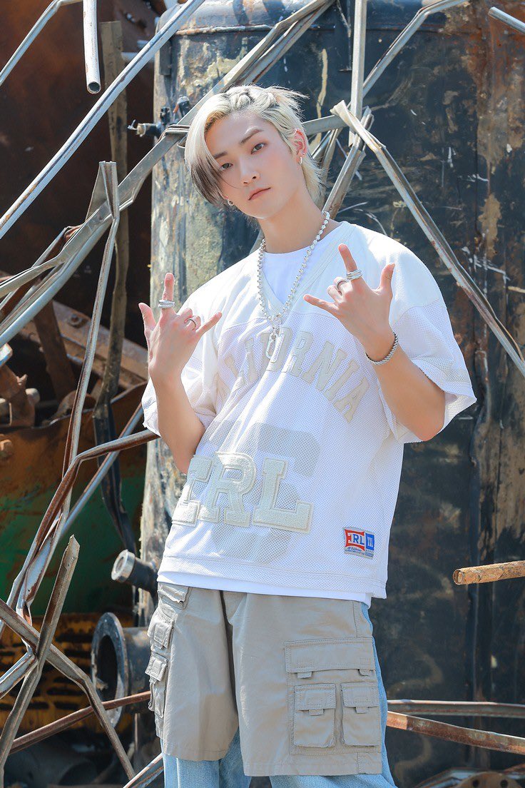 mooneybees's tweet photo. [📸] 241028 Melon Magazine ‘TRIGGER (導火線)’ MV behind photos #KEVIN #케빈 https://t.co/6Xhz6rzdGI