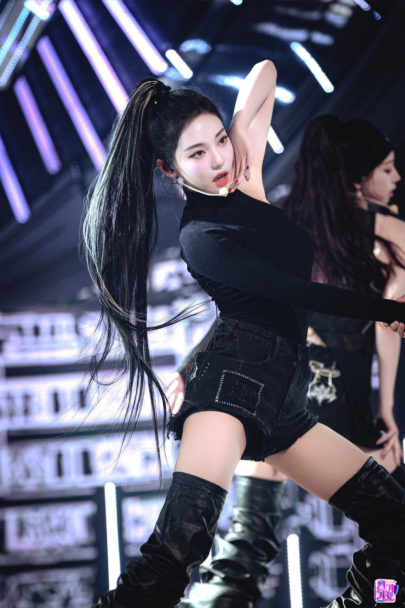 Aespa NingNing Whiplash MV 着用 カーゴパンツ 241027 aespa NingNing - Whiplash at Inkigayo | kpopping