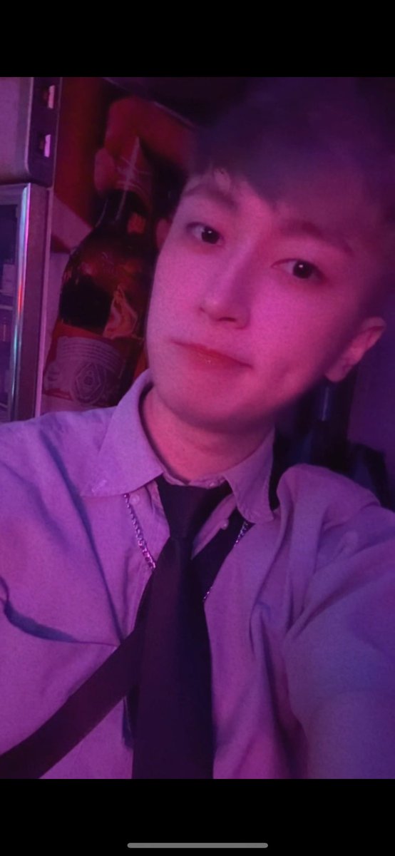 分手後來增廣見聞(糟蹋自己)
前天跟朋友&amp;他前男友喝酒後喝☕️玩遊戲
玩脫衣服 玩真心話 玩一些大人的遊戲
突然對這種遊戲有點上頭
之中他前男友有說到我是他的菜想3P
我就想到曾經有一對情侶 
他們分手後我分別都有跟他們發生關係（哈很久）
我也好想跟他們3P看看…🥵