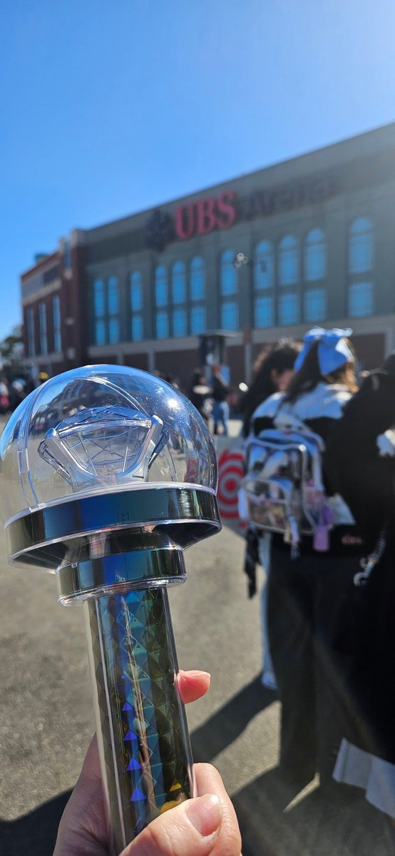 New York, you've been such a dream. Everyone was so incredibly kind &amp; I'm grateful to have my first concert in New York be for <a href="/pledis_17/">세븐틴(SEVENTEEN)</a> 💗 If we briefly met at the concert I'd love to be moots!

#SEVENTEEN_RIGHT_HERE_IN_BELMONT #SEVENTEENinNEWYORK #SEVENTEEN_RIGHT_HERE_IN_NYC