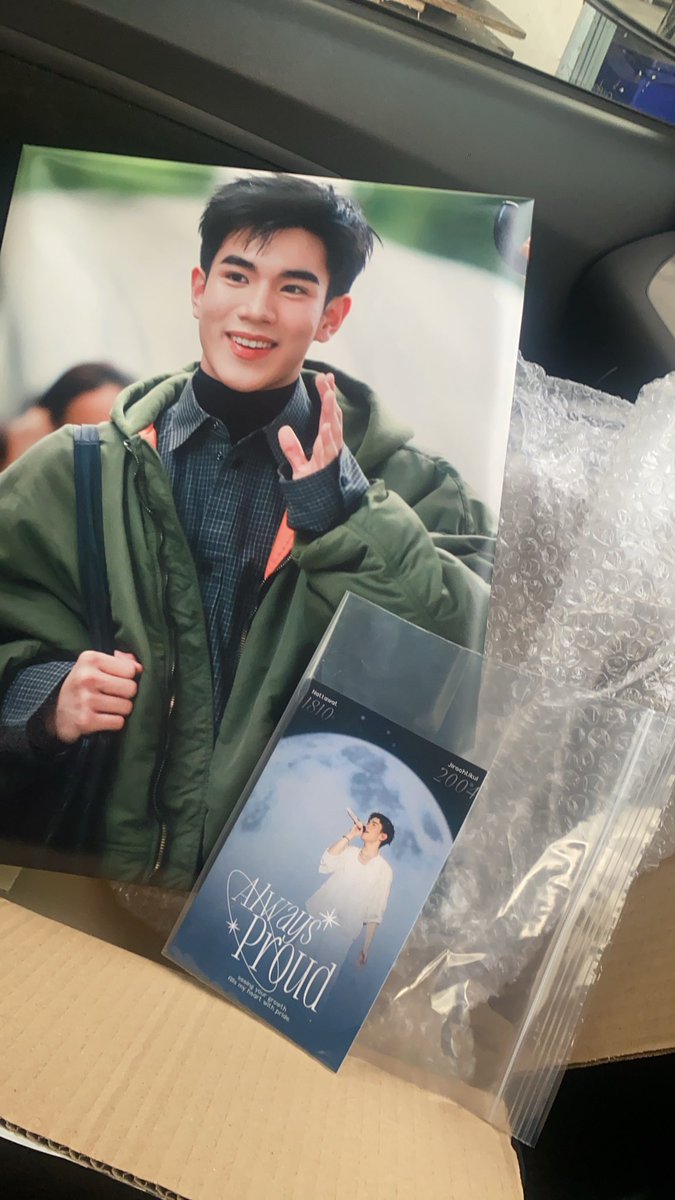 ได้รับรูปแล้วนะคะ กรี๊ดดดดลั่นในรถ //แอบหนีออกมาแกะพัสดุในรถ เพราะรู้ว่าต้องกรี๊ดแน่ๆ เด่วคนที่ออฟฟิศตกใจ//

ดีใจมากกกที่ได้รับรูปน้องนะคะ และดีใจขึ้นไปอีกเป็นรูปที่แอบเกร็งไว้ เพราะงานbalenciagaนี้ละที่โดนน้องตกเต็มๆ

ขอบคุณนะคะ <a href="/SunnivaFF/">ꜱᴜɴɴɪᴠᴀ_.✧ 𝘍𝘍</a> <a href="/twinsprod_65/">𝘼𝙇𝙒𝘼𝙔𝙎 𝙋𝙍𝙊𝙐𝘿 🌻</a> 
#Fourth20thAlwaysProud