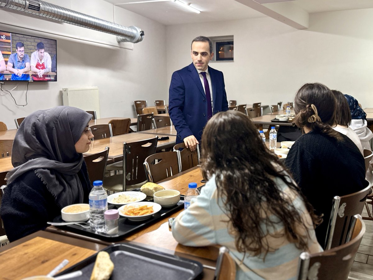 İbn-i Sina Yurdumuzun C Bloğundaki öğrencilerimizle sohbet ettik.