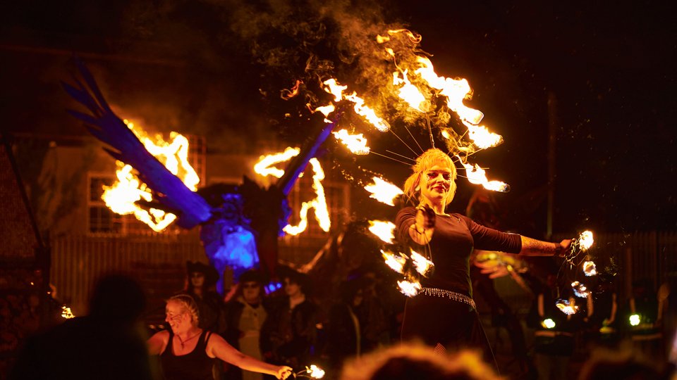 Il y a comme un air d'Halloween ...🎃🍂

👻Les esprits les plus effrayants prendront le contrôle de notre compte toute la semaine. Soyez prêts !

Rendez-vous dès maintenant sur notre site🕸️pour découvrir l'origine irlandaise de cette fête ! #Samhain 🧛🇮🇪 

ireland.ie/en/visit/hallo…