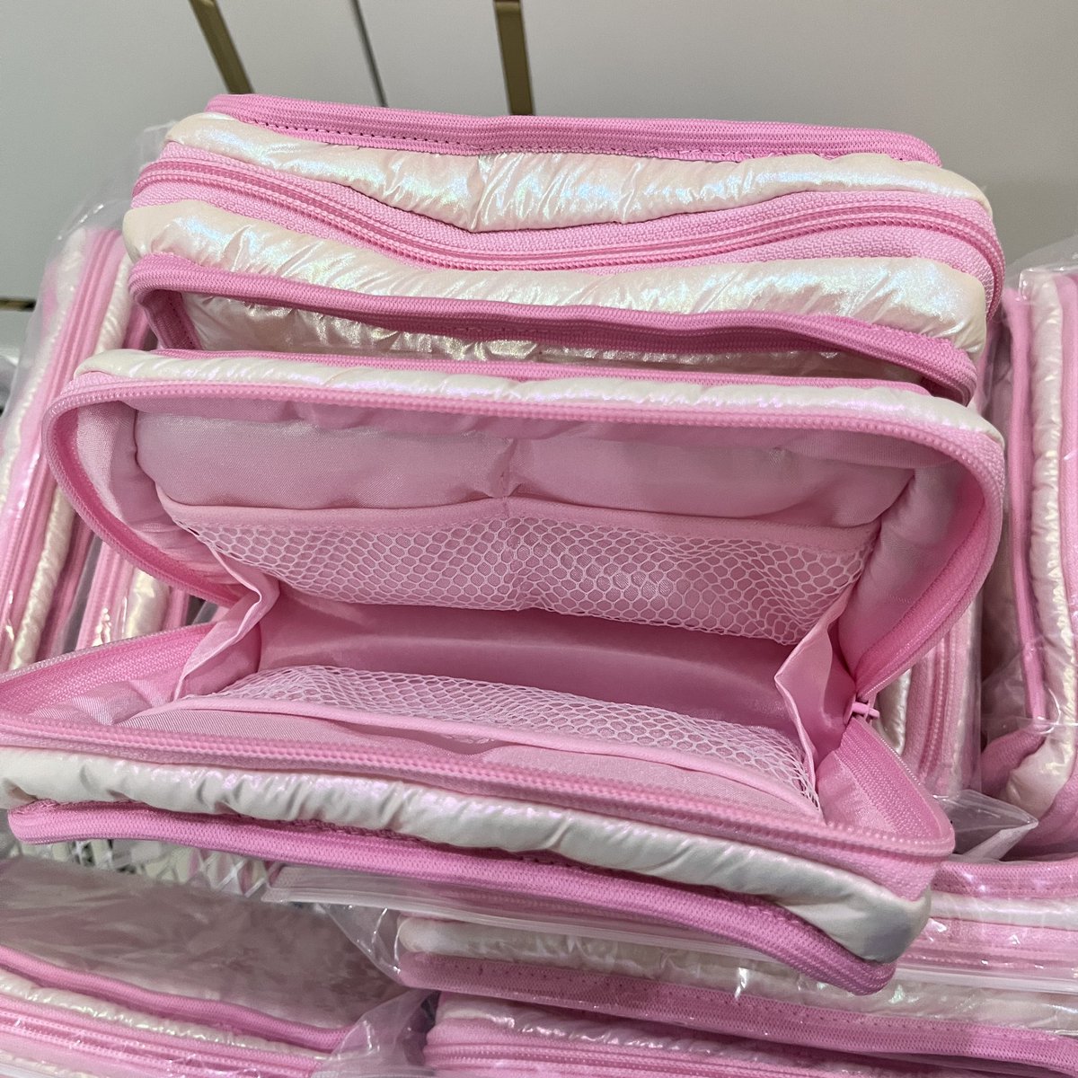 edm_mj's tweet photo. ၄၃ พร้อมส่ง (มีจำนวนจำกัด)
🎀 กระเป๋าเครื่องสำอาง สี pink

🛋️ Price 350฿ รวมส่งกลับ + ค่าส่งในไทย

✨ สั่งซื้อ dm/mention

#กระเป๋า #ตลาดนัดsanrio #พรีออเดอร์  #makeup #HowtoPerfect https://t.co/JhDNptc7mL