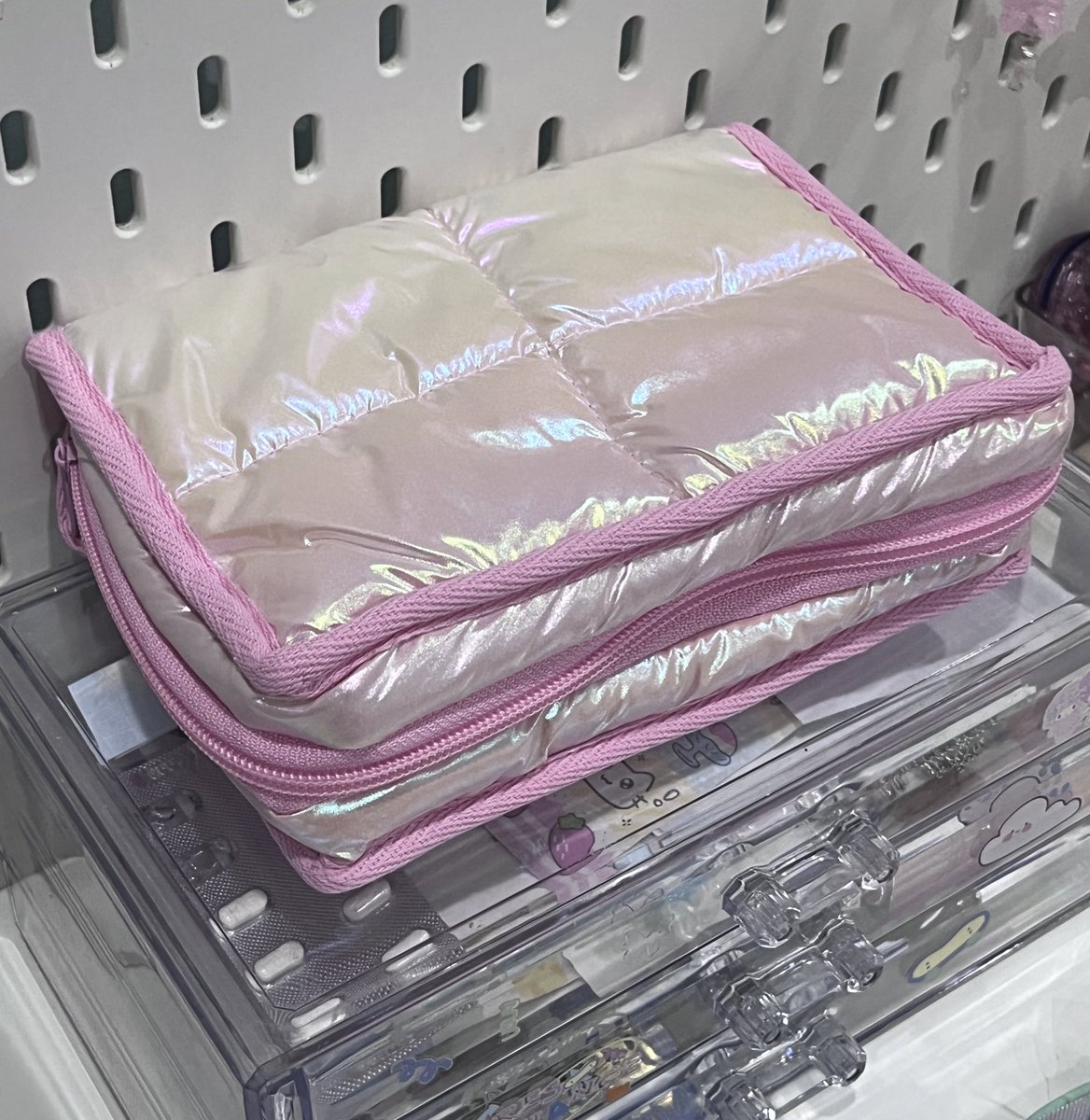 edm_mj's tweet photo. ၄၃ พร้อมส่ง (มีจำนวนจำกัด)
🎀 กระเป๋าเครื่องสำอาง สี pink

🛋️ Price 350฿ รวมส่งกลับ + ค่าส่งในไทย

✨ สั่งซื้อ dm/mention

#กระเป๋า #ตลาดนัดsanrio #พรีออเดอร์  #makeup #HowtoPerfect https://t.co/JhDNptc7mL