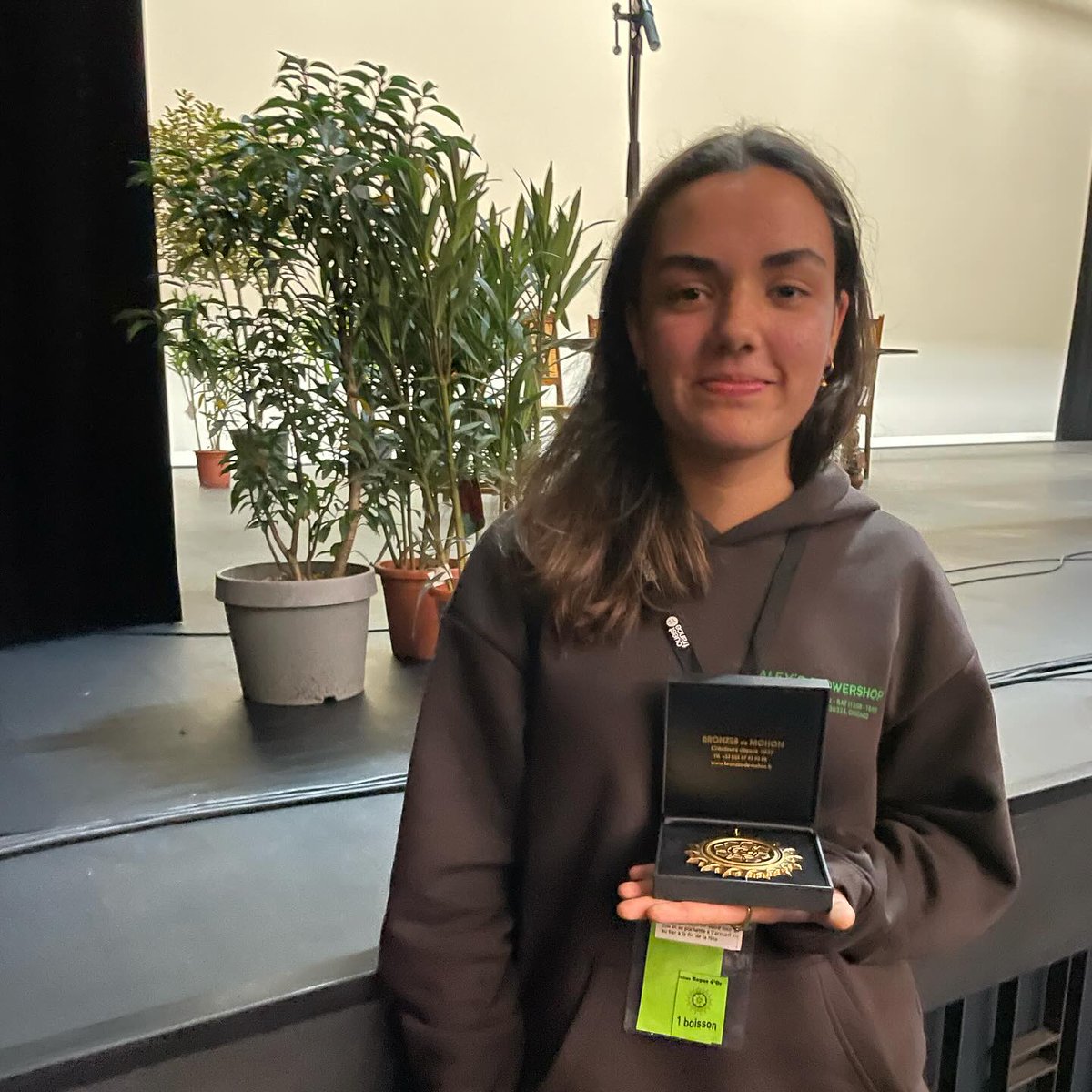 [BOGUE D'OR]

Jamais deux sans trois ! Après Mannaïg Le Guével et Céline Bourreau, c’est aujourd’hui Mina Josso-Arhrid, sonneuse du bagad qui remporte la Bogue d’Or 2024 à Redon, pour sa toute première participation🏅

Gourc’hemennoù Mina, tous les meuniers sont fiers de toi !🥳