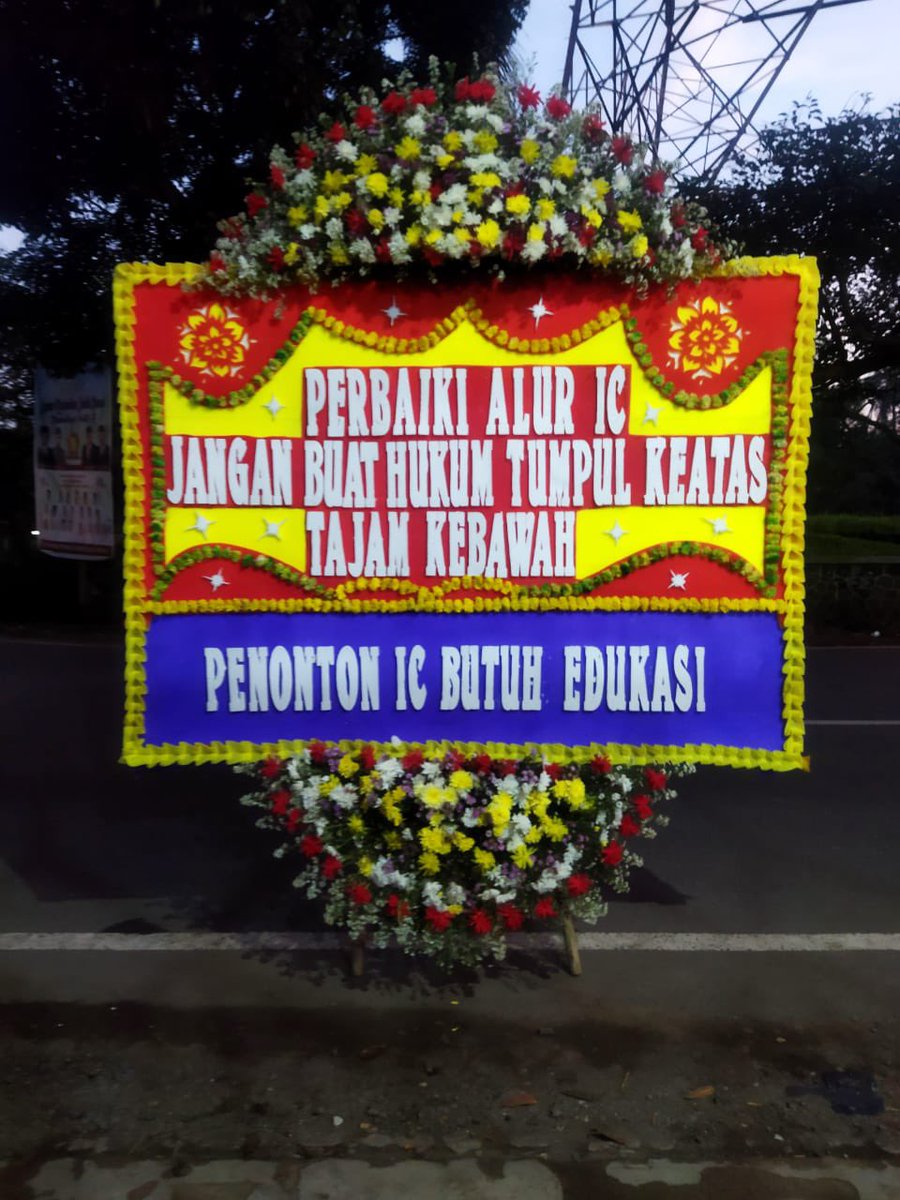 AngetNget's tweet image. Penonton IC dulu emosi dikit ngereognya bukan maen 🤣😅😂

Sebelum pemain speak up penonton dah buat petisilah,tagarlah,karangan bungalah 🔥