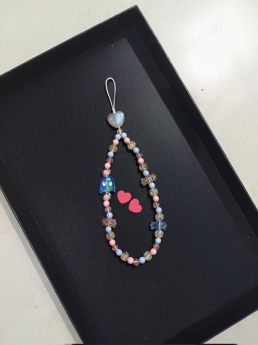 serennirbana's tweet photo. Aku open PO phone strap kaya gini, harganya mulai dari 15.000 ada yg mau nda? #phonestrap #clear #ronce https://t.co/u88uVmV08d