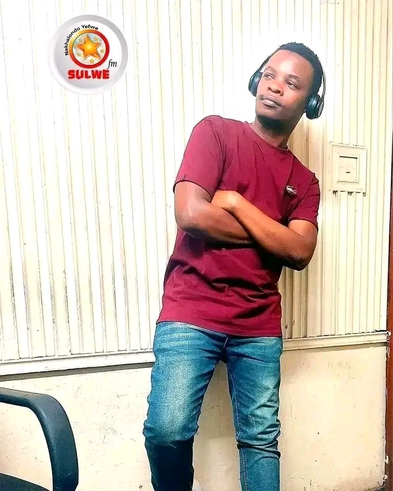 SulweFM's tweet photo. #BanjukaTechnologyMonday
Lijuma limalilisi lia kumwezi kwa kumi, @KasibTheCable aliano khukhuwa Bukote, Khuli nende #TechnologyMonday, #Muchakhee nende #Chanukaa. Reka online khu Citizen Digital App https://t.co/Bbr5j9NEM5