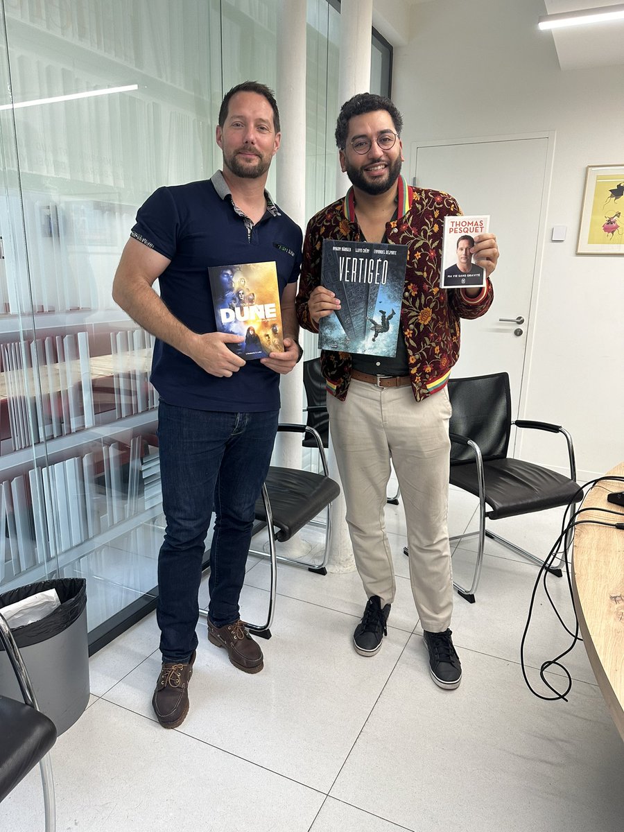J’ai eu la chance de rencontrer  <a href="/Thom_astro/">Thomas Pesquet</a> pour un très chouette podcast sur son rapport à la science-fiction !! C’était génial ! On en a profité pour faire un échange ! Son autobiographie Ma vie sans gravité contre Tout sur Dune de <a href="/Latalante/">L'Atalante</a> et Vertigéo de <a href="/CastermanBD/">Casterman BD</a> !