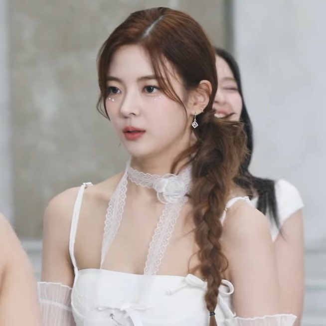 lialand_'s tweet photo. she's so angelic https://t.co/BxQVJeqwSa