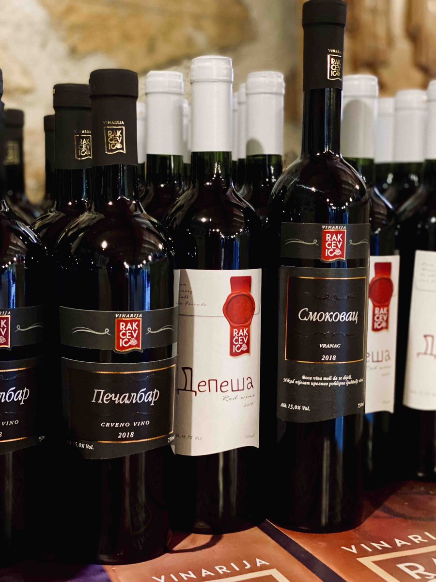 Dragi prijatelji, na 15 ak km od Cetinja u Rijeckoj nahiji u selu Smokovci u podrumima stare familijarne kuce smjestena je konoba ‘vinarije Rakcevic’. Na principu zakazivanja par dana unaprijed posjetite nas i uzivajte u lijepom etno ambijentu i miru sto pruza ovo malo lijepo