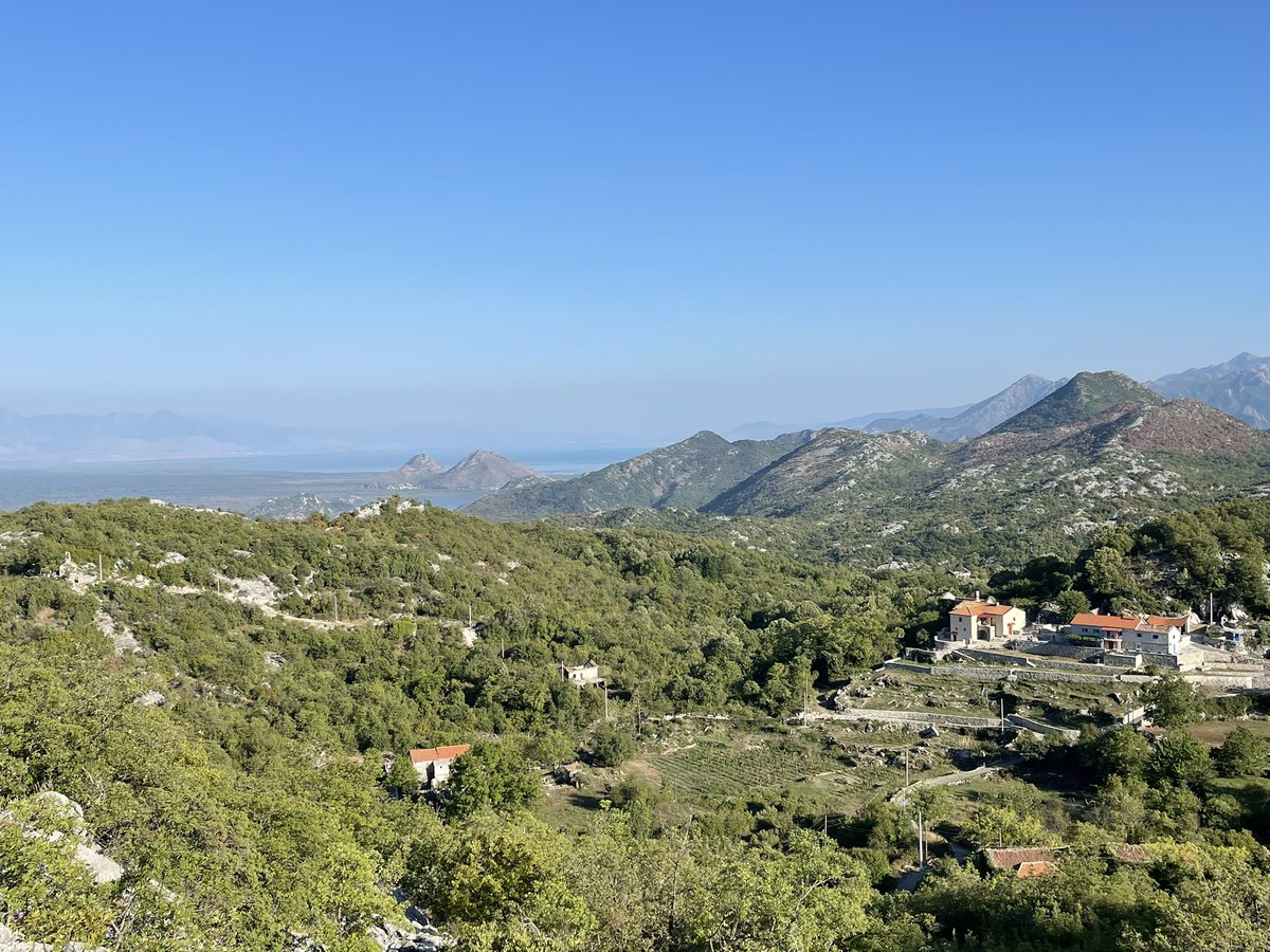winery_Rakcevic's tweet photo. Dragi prijatelji, na 15 ak km od Cetinja u Rijeckoj nahiji u selu Smokovci u podrumima stare familijarne kuce smjestena je konoba ‘vinarije Rakcevic’. Na principu zakazivanja par dana unaprijed posjetite nas i uzivajte u lijepom etno ambijentu i miru sto pruza ovo malo lijepo mjesto. 
U ponudi je domaca hrana pravljenja na tradicionalan crnogorski nacin  po vasoj zelji, muzika, i vrhunska vina ‘vinarije Rakcevic’. Konoba prima do 35 osoba i pogodna je za sve vrste proslava ... Uvjereni ako dodjete da cete ponijeti prelijepe utiske, ocekujemo vas. 🍷

Winery Rakcevic is open and waiting for you to come and taste our wines made with ❤
Please don’t forget to make a reservation 🍷🍽
☎️+38267565320 (viber - wapp)
📧 vinarijarakcevicmne@gmail.com