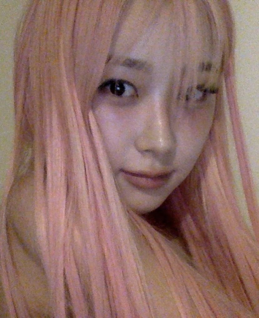 perfect shade of pink hair*• 🌸