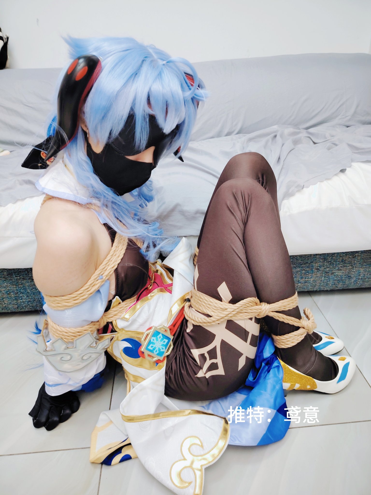 鸢意on X: 抓到了一只cos甘雨的妹子，用麻绳绑起来狠狠折磨调教一下。 捆绑原神cos 甘雨cosplay 绳艺