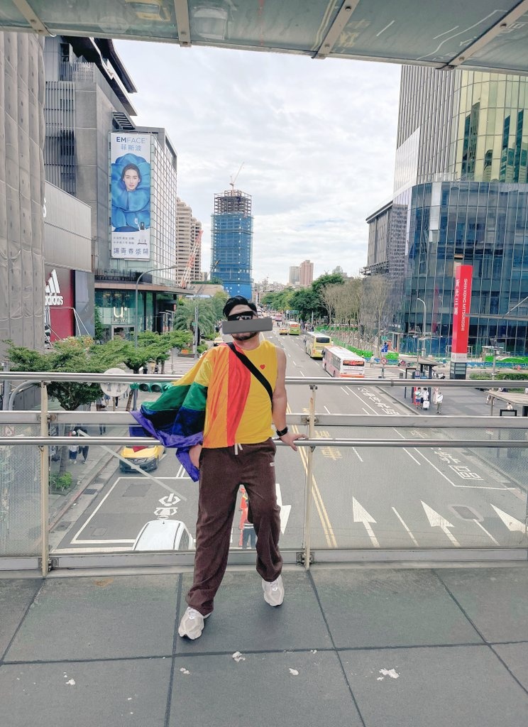 HatoriHanzo0606's tweet photo. Nagkasalubong kaya tayo? 😅
#taipeipride
#TaiwanPride
#taiwanprideparade
#taiwanlgbtpluspride
#Taipei
#Taiwan https://t.co/Zv83H5W3aF