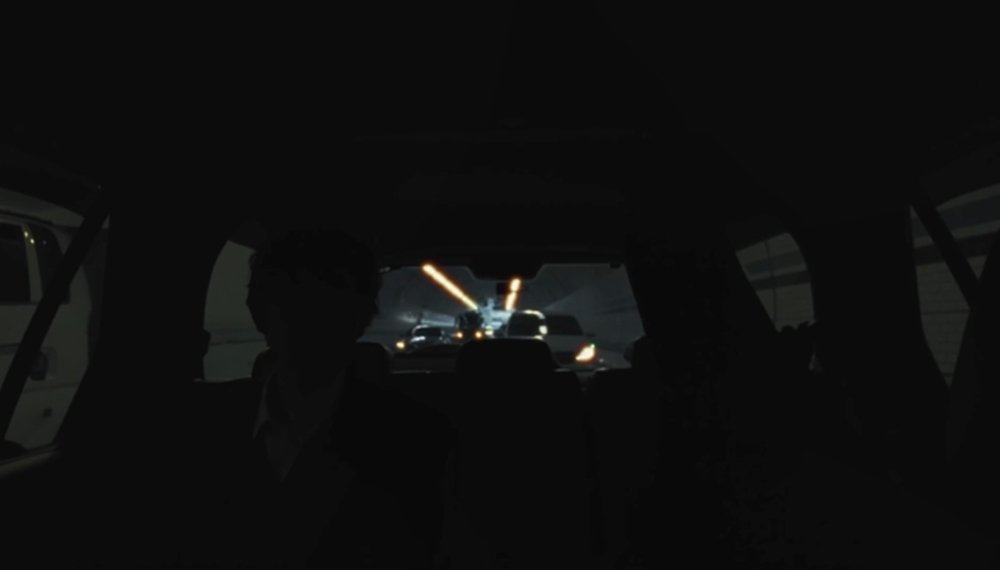 imbcenews's tweet image. 블라, 'Time Slip Movie' 로드 무비 트레일러…거꾸로 흐르는 시간
#블라 #blah #타임슬립무비 #앨범 #iMBC연예 

터널을 빠져 나오면 블라는 생각에 잠긴 표정으로 차창 밖으로 얼굴을 내민다. 이어 마치 시간이 거꾸로 흐르듯 차량이 뒤로 주행하며 타임 슬립을 암시한 뒤, 끝이 보이지 않는 터널을