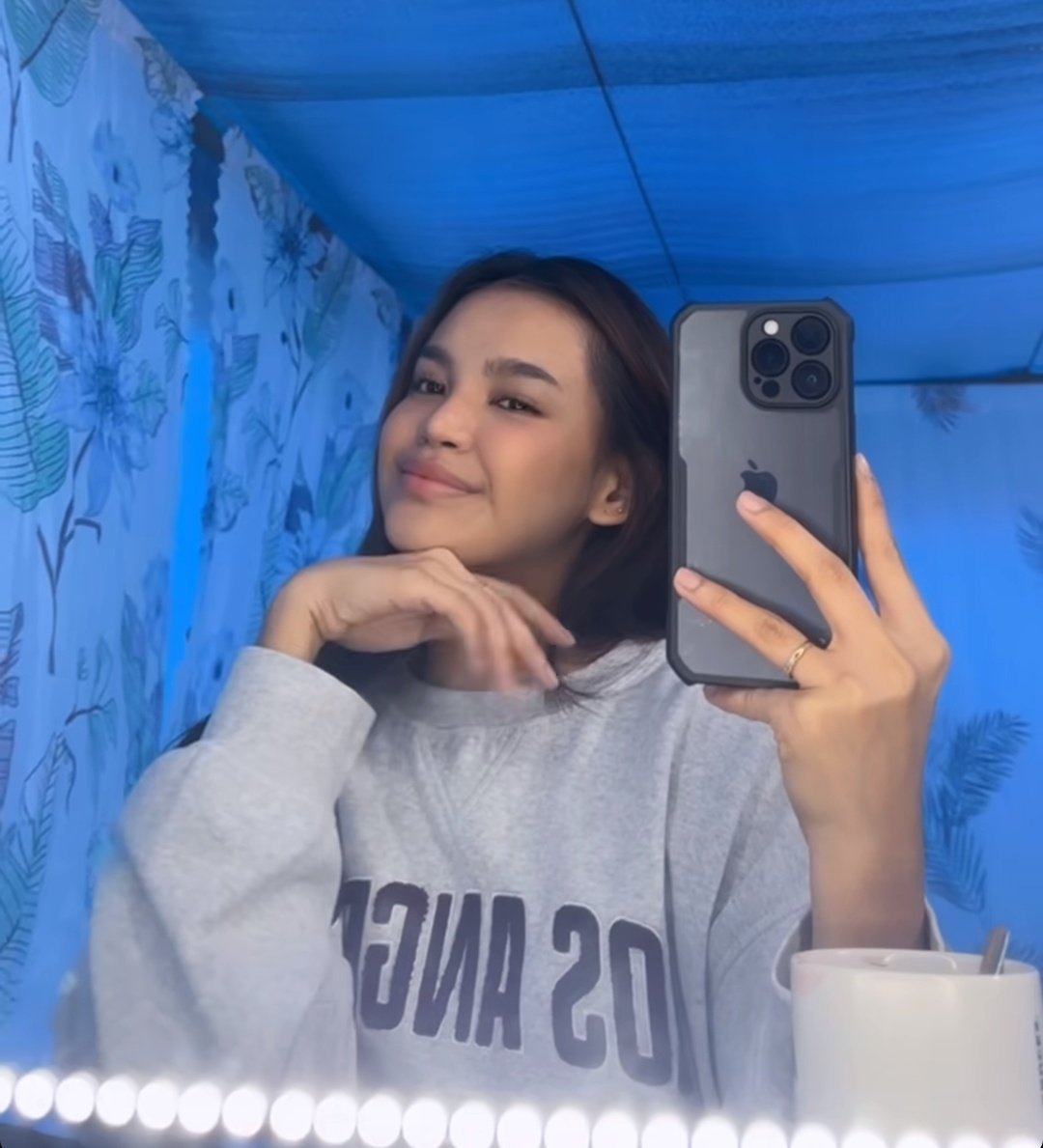 zephanaticsofc's tweet photo. She's "Mutya" today 🥰

@imzephanie at the taping of #MgaBatangRiles 🎬

📸 zephanie instagram story
#Zephanie https://t.co/0yqwEAe0Vf