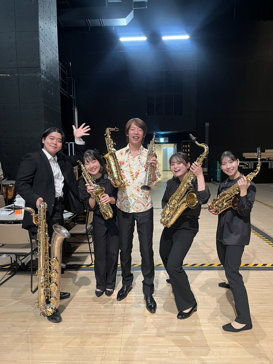 26日27日は管楽合奏コンテストで演奏させていただきました！✨
波多江先生のソロ素晴らしかった...👏
演奏後に波多江先生、鈴木先生とサックスセクションで写真撮らせていただきました🎷🍻<a href="/ssahirxo/">波多江史朗</a> <a href="/eieipupu/">Eiji Suzuki (鈴木 英史)</a>