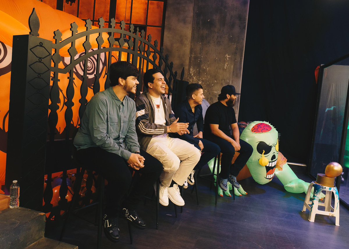 LaResolana's tweet image. Estamos disfrutando mucho la presencia de #MarcaRegistrada en #LaResolana. 📺🤘🏼🔥 

¿Apoco no banda? 👀