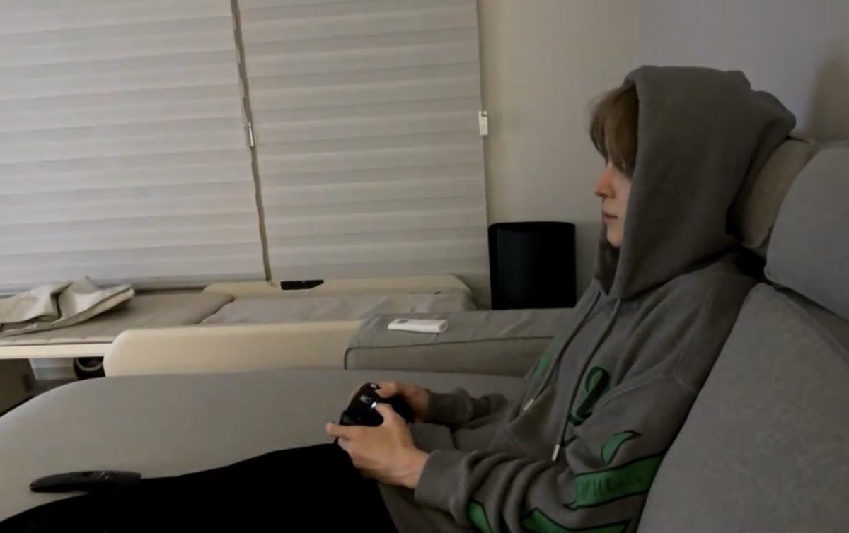 เค้าเฝ้าดาด๊าเล่นเกม <a href="/lookchonontour/">ลุกโชน</a>