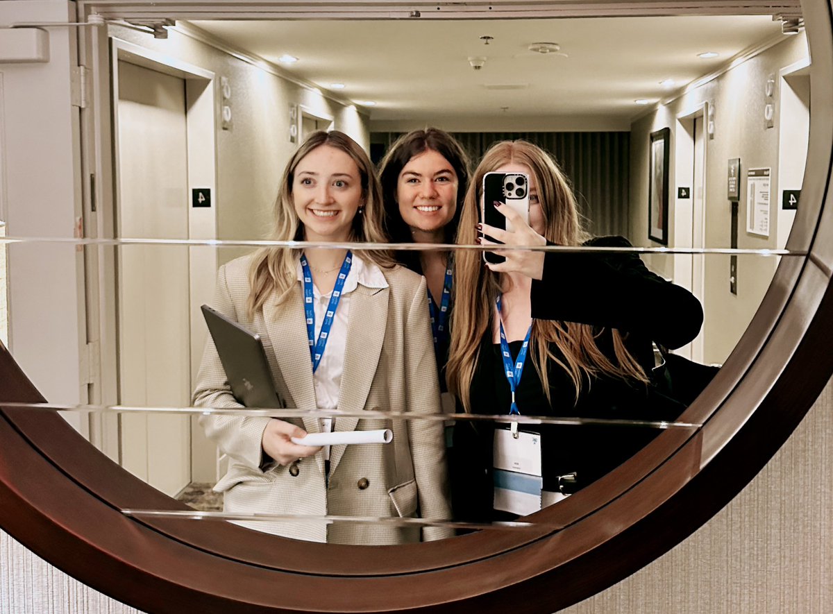 julia_daun's tweet image. SIO 2024 Highlights: 
—Tai Chi on the beach 
—Strengthening EDIA initiatives in cancer centres talk 
—Sunshine &amp;amp; friends 
—All HWL trainees getting “Top 20” Posters 

Key takeaway: more #ExOnc representation needed in #IntegrativeOnc 😉