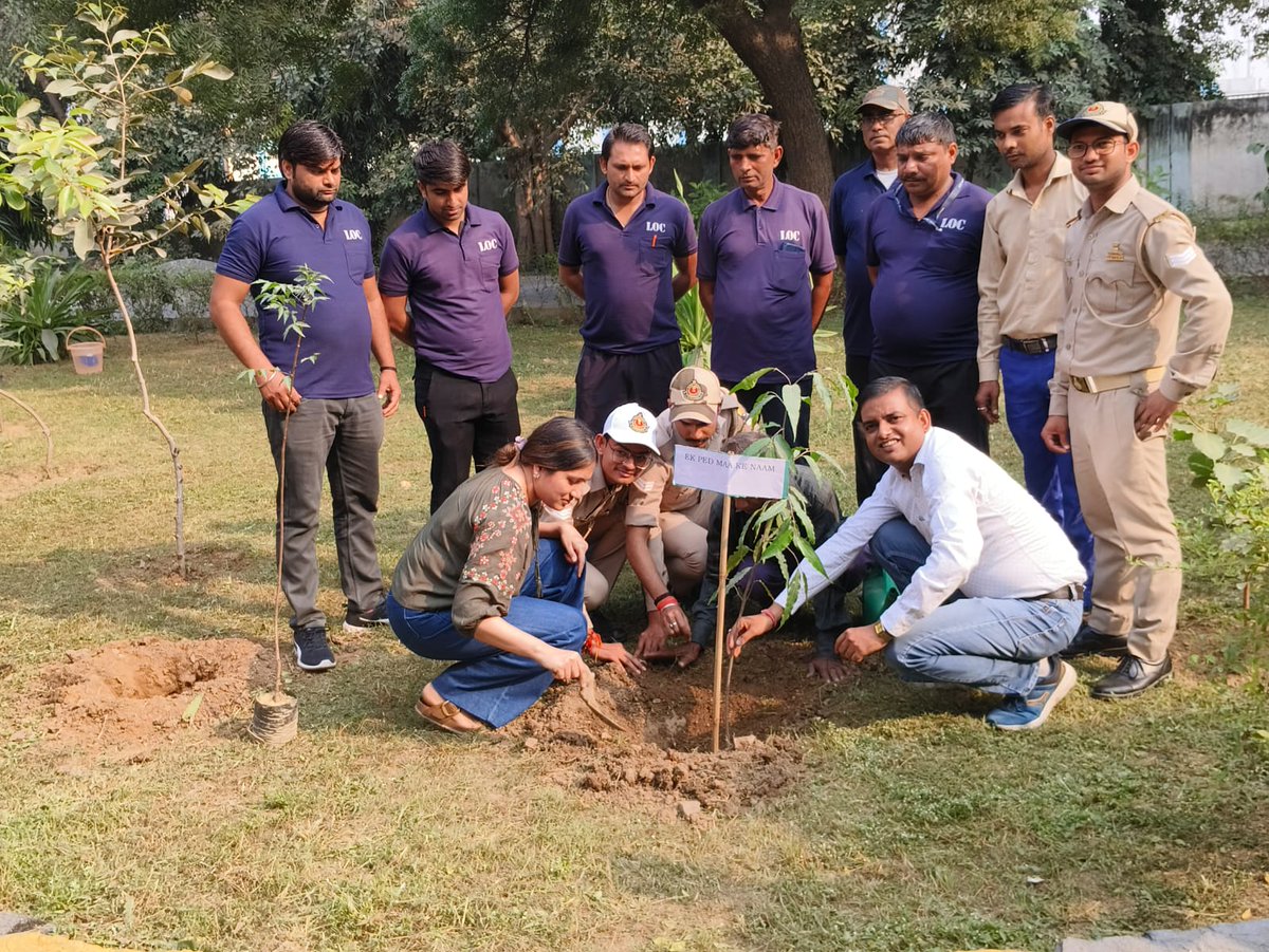 noidacustoms's tweet photo. आज दिनांक 27. 10 .2024 को # Special Campaign 4.0 के अन्तर्गत माननीय प्रधानमंत्री श्री नरेंद्र मोदी जी के “एक पेड़ माँ के नाम” के संक���्प के अनुसरण में, नोएडा सीमा शुल्क आयुक्तालय, में वृक्षारोपण का अभियान चलाया गया जिसमे कार्यालय के अधिकारियो एवम कर्मचारियों ने भाग लिया https://t.co/YBcxiKvg0c