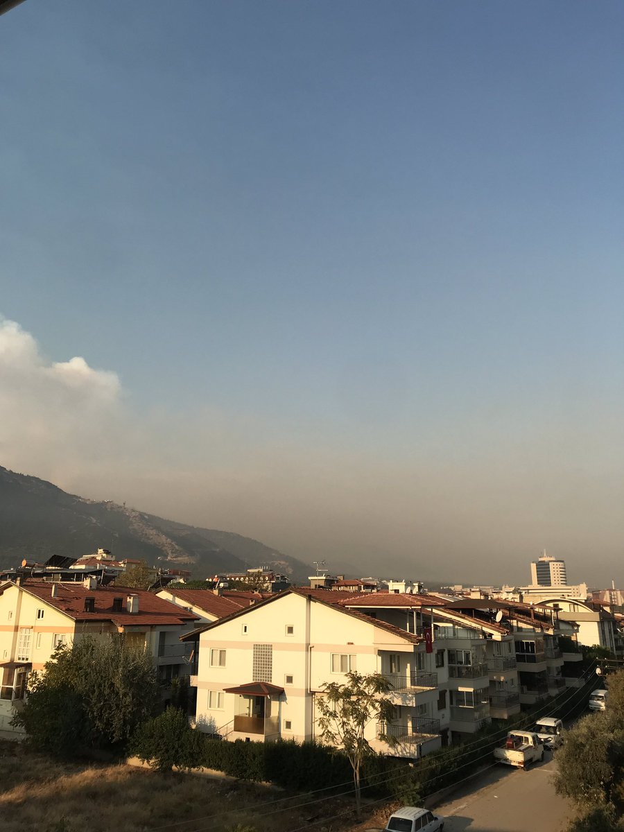 nelikyasin's tweet photo. denizlide yangının beşinci günü duman kokusu günden güne daha çok hissetmeye başladık her sabah biraz daha duman bulutu ulusal basında neden yer edinmiyor bu haber #YanlışHesap #denizliyanıyor https://t.co/dqE04yUsmk