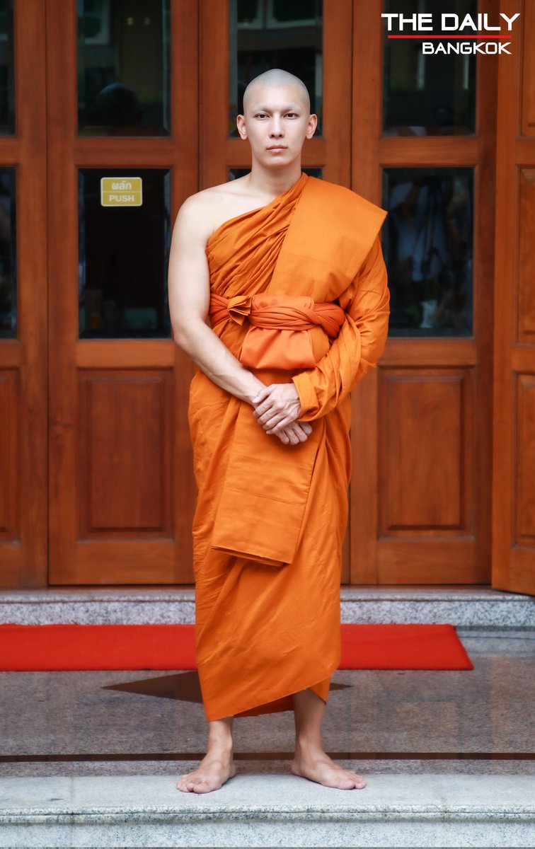 thedailybkk's tweet photo. พระมิวศุภศิษฏ์ อุปสมบท  ณ วัดบุรณศิริมาตยาราม.มีฉายาทางธรรมว่า  "ปุญญวัฑฒโนภิกขุ " ที่แปลว่า
ผู้มีความเจริญด้านปัญญา 

MEW ORDINATION DAY
#ปุญญวัฑฒโนภิกขุ 
#MewSuppasit 
#มิวศุภศิษฏ์ https://t.co/rpad7g6OIP