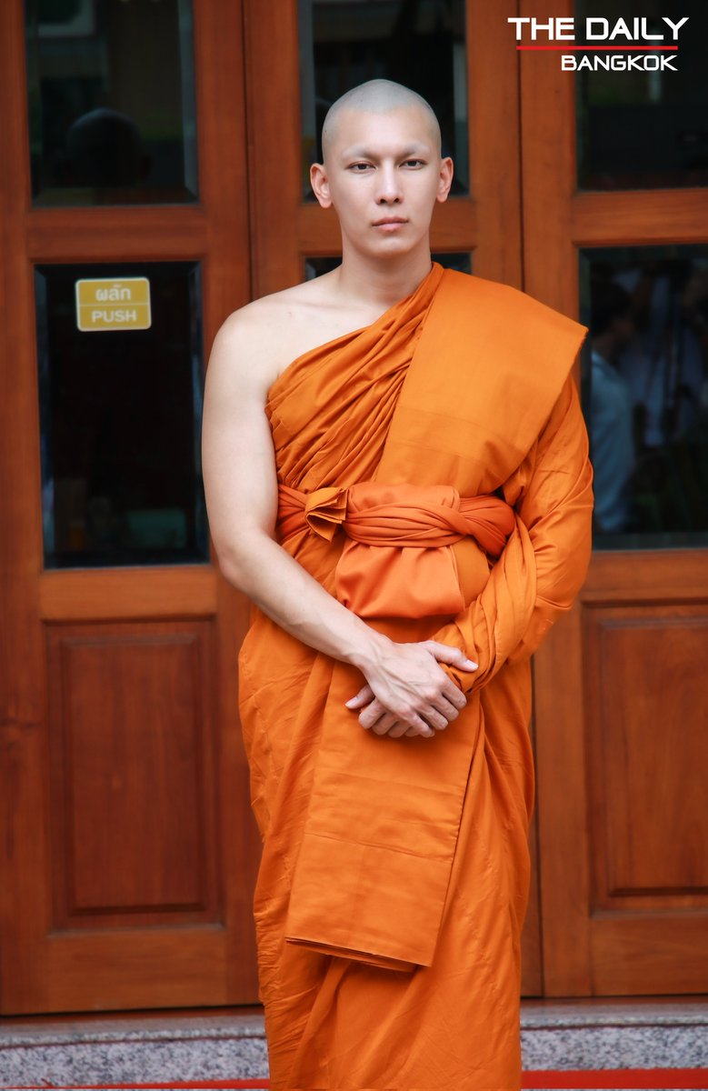 thedailybkk's tweet photo. พระมิวศุภศิษฏ์ อุปสมบท  ณ วัดบุรณศิริมาตยาราม.มีฉายาทางธรรมว่า  "ปุญญวัฑฒโนภิกขุ " ที่แปลว่า
ผู้มีความเจริญด้านปัญญา 

MEW ORDINATION DAY
#ปุญญวัฑฒโนภิกขุ 
#MewSuppasit 
#มิวศุภศิษฏ์ https://t.co/rpad7g6OIP