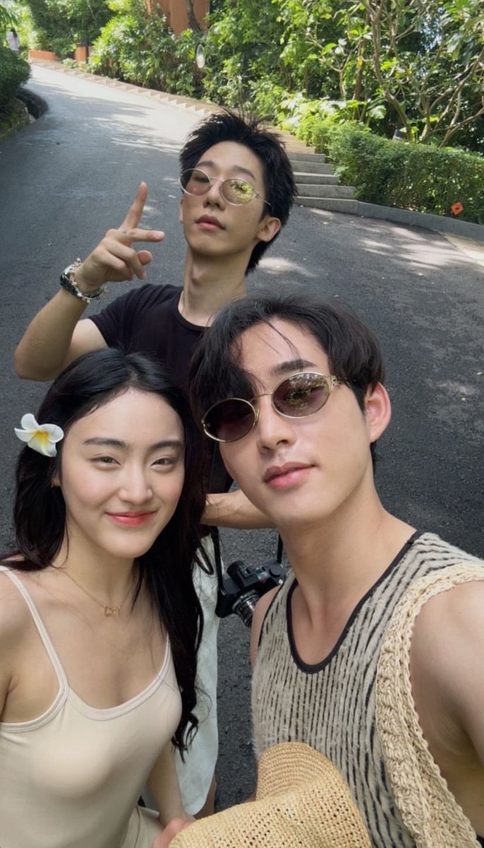 ㅤ
strollin around with my handsome twinnies~