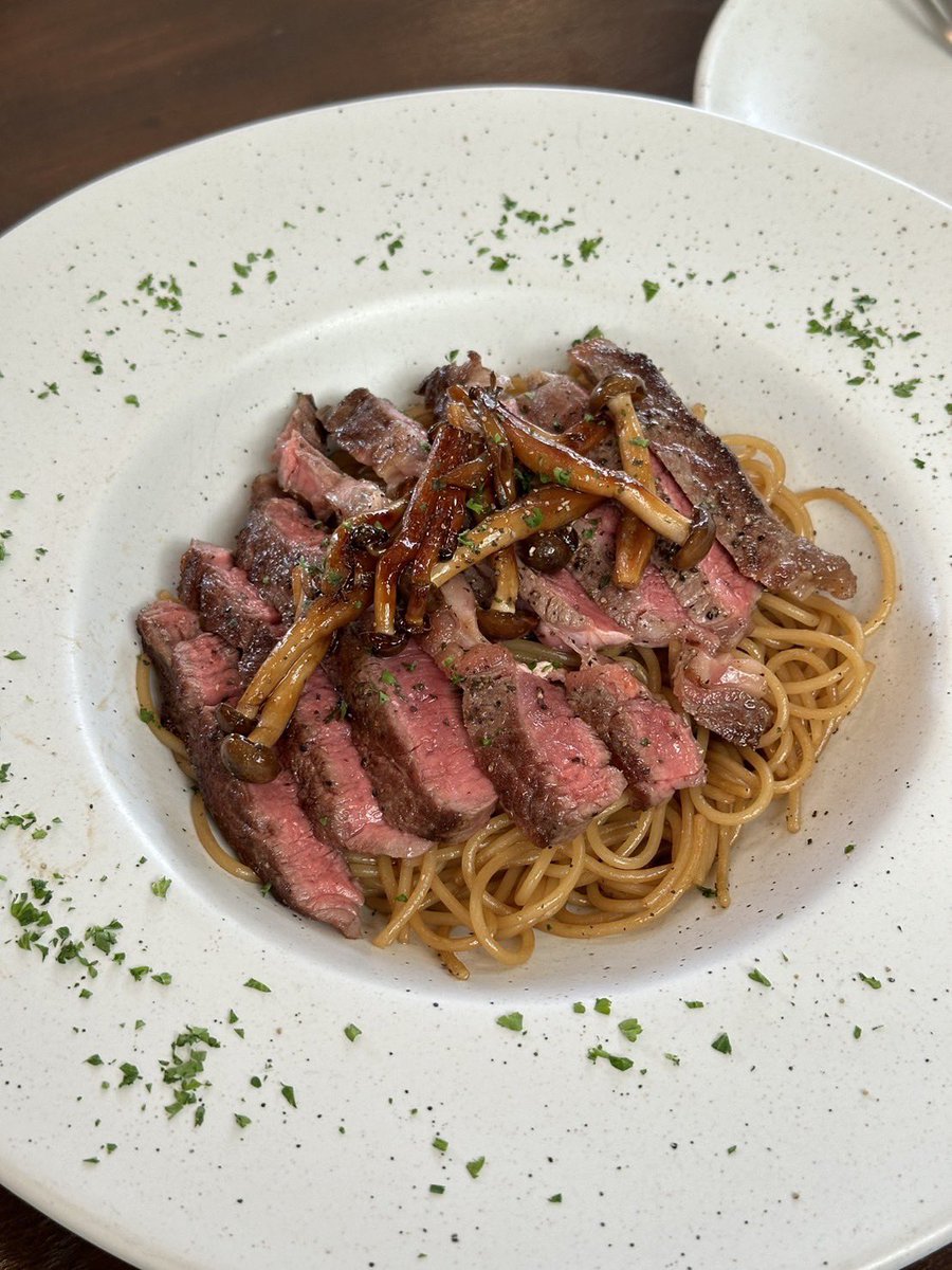 gingergamori's tweet photo. here’s some tasty food hooman-sama
just showing it to you /ᐠ .ᆺ. ᐟ\ﾉ🧡✨
it’s mine, so you can’t have it

#gingeroffering https://t.co/6I2UNnPdbd