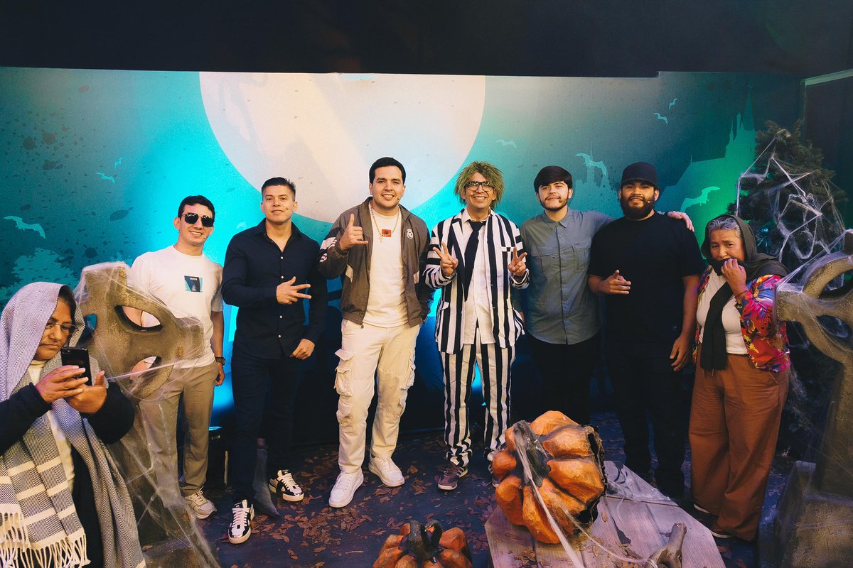 LaResolana's tweet image. ¡Qué programón! 👌🏼🎶 #MarcaRegistrada nos acompañó una vez más en #LaResolana y la pasamos de lujo. 🔥 Nos vemos la próxima semana amiguisss. 📺🤘🏼