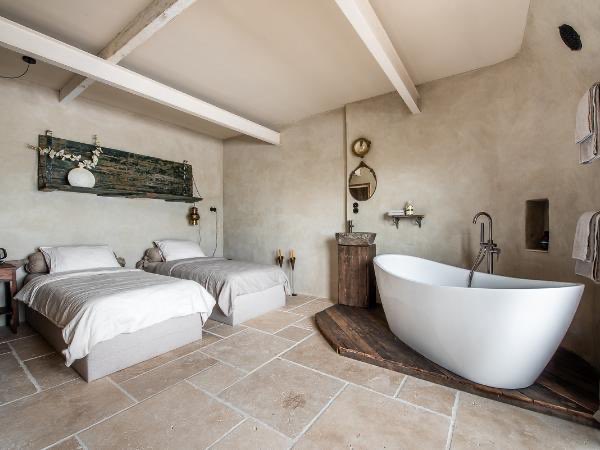 Raak net als QIQ geïnspireerd op buitenplek The Meetinn in Waverveen. Een luxueus verbouwde schuur: verschillende verdiepingen, boardrooms, keuken, 5 kamers voor overnachtingen. 

Meer: meetingreview.com/the-meetinn-L1…

#vergaderlocatie #gastenvertellen #STERlocatie #waverveen