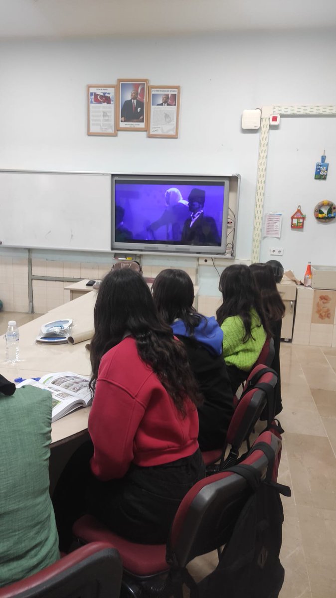 AdileMtal's tweet photo. 29 Ekim Cumhuriyet Bayramı etkinlikleri kapsamında "Dersimiz Cumhuriyete Doğru" filmi tüm sınıflarımızda izletildi. @tcmeb @emrecay55 @mugla_mem @TanerSen_Dlmn @DlmMem https://t.co/Xl4saieaP5