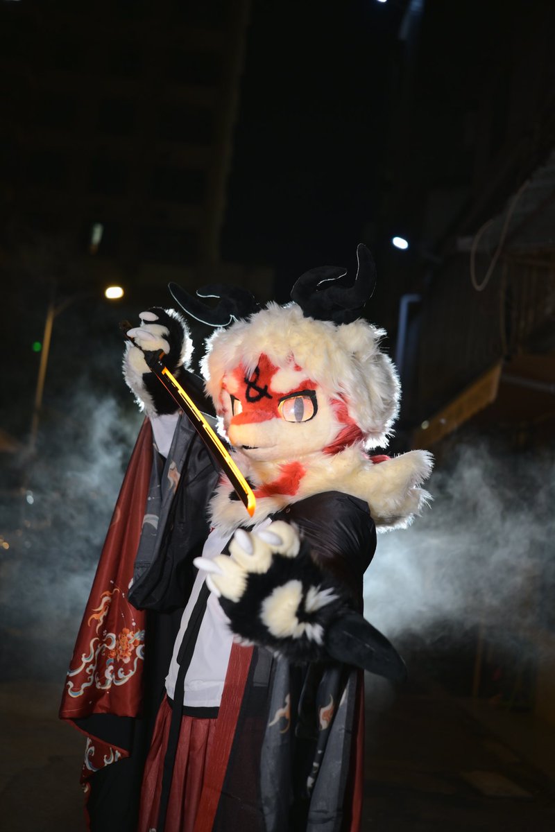 太黑看不到我的角了。