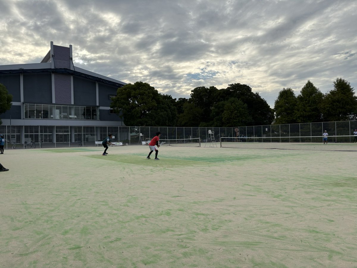 kpunante's tweet photo. 大阪公立大学、兵庫県立大学の軟式テニス部の皆さん、昨日はありがとうございました！🙇‍♂️
とても強かったです。。。
これからもよろしくお願いします🙇‍♂️
#大阪公立大学 #兵庫県立大学 #軟式テニス部 #六公立 #大会 #ありがとう https://t.co/zx8aU9J5wM