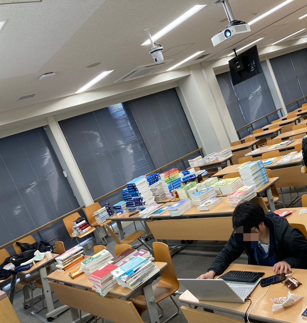 薬学部の皆さん、教科書って本当に高価ですよね… 本学薬学部学生