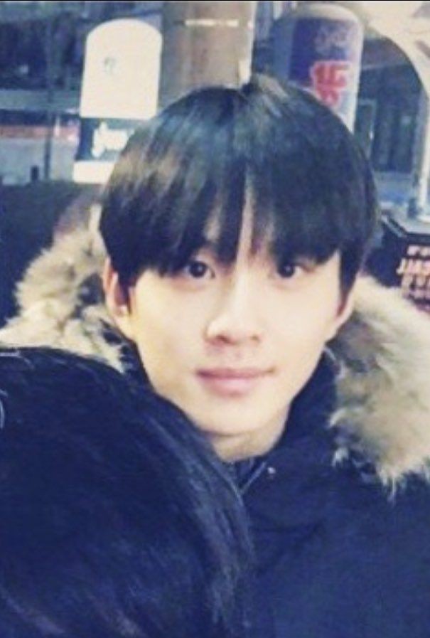 jungwooYhaa's tweet photo. ลองนึกภาพตามว่าตอนจองอูเข้าบริษัทใหม่ๆ แล้วคนแรกที่เข้ามาทักคือน้องม้าค แง คงจะน่ารักมากแน่ๆ แล้วจองอูยังบอกอีกว่าชอบม้าคตั���งแต่ครั้งแรกที่เจอเลย คงน่าจะตัวประมาณเท่ากับในรูปนี้ไหม สมัยเจอกันครั้งแรก ฮือ แอบมีน้ำตาเป็นจำนวนมาก🥺🥺🥺 https://t.co/MkYBijw7OO