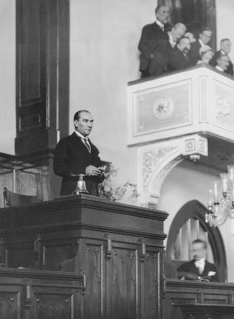 YozgatValiligi's tweet photo. Tam 101 yıl önce bugün ulusumuzun kaderini değiştirecek, bizi cumhuriyetimize kavuşturacak o söz söylendi:

“Efendiler, yarın Cumhuriyet’i ilan edeceğiz.” https://t.co/IZ4O1Giro5