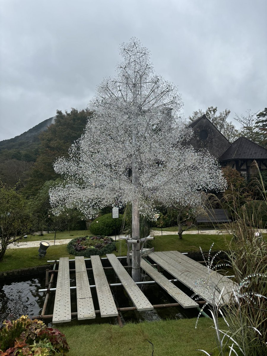 updfh7's tweet photo. 本日急遽相方の体調不良により仕事が休みになったので
箱根ガラスの森美術館さんへお邪魔させてもらいました
このチケット良い香りするのは自分の気のせいでしょうか？
#行ったよらでんちゃん https://t.co/pE3xBBt5AS