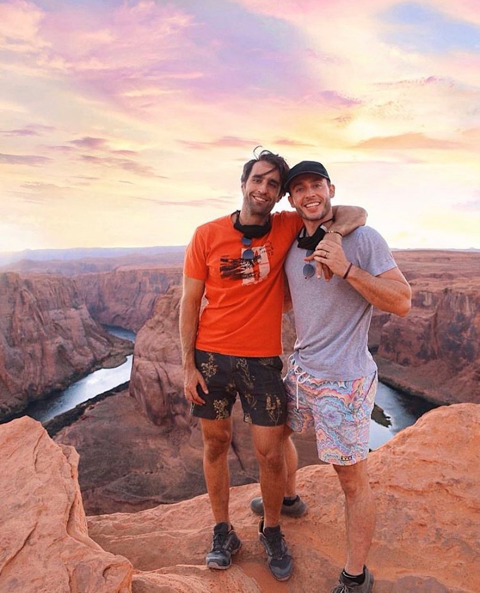 DiverCityMx's tweet photo. "¿Por qué no damos un paso más allá y planeamos unas vacaciones juntos? 😏 #MasQueAmigos #Vacaciones" 😉
📸 #ChicosEnLaRed https://t.co/KQQskKcVk2