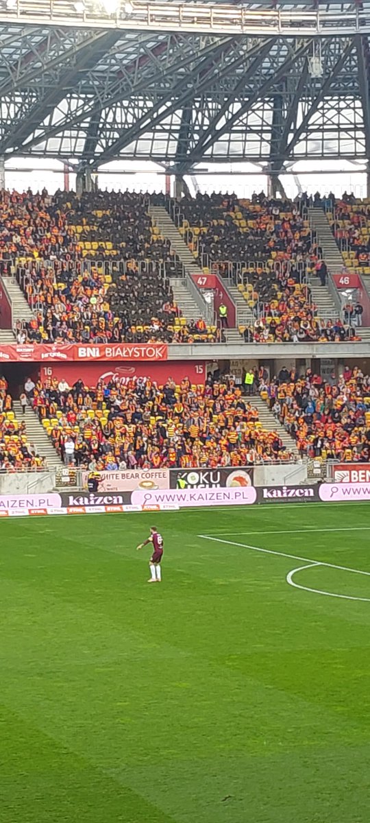 WCR_Bialystok's tweet photo. 🔥Dziękujemy Jagiellonia Białystok za wspaniałe sportowe emocje i życzymy kolejnych sukcesów‼️💪🔥
✅️ Żołnierze z #WCRBiałystok i #18PR kibicowali piłkarzom, prezentowali sprzęt wojskowy oraz aktywnie informowali o ochotniczych formach #SłużbaWojskowa https://t.co/wSP2sWCVAS