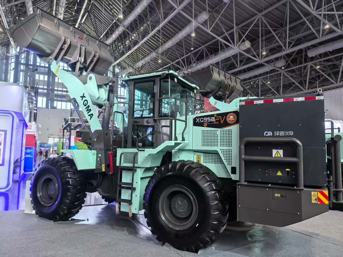 TanEsain's tweet photo. INTERNATIONALENGINEERING SUPPLY CHAIN DEVELOPMENT CONFERENCE & EXHIBITION
🚙If you need a machine, please feel free to contact me!
☎️Whatsapp:+8617750658531
#construction #machinery #loader #truck #excavator #xgma #howo https://t.co/0zZAtHFBkP