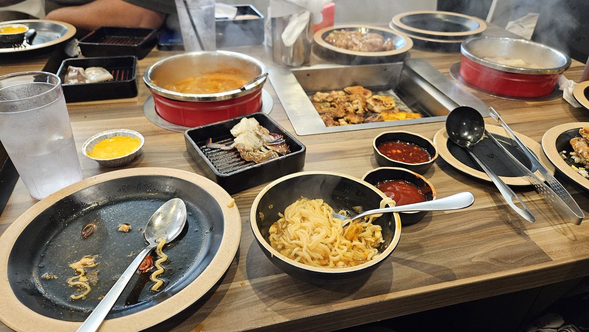 ElysiumRetsu's tweet photo. Tried Korean BBQ for the first time and holy, I am stuffed https://t.co/NO9e9Icd1L